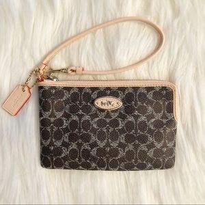 ↠NWT↞ Coach Clutch/Wallet